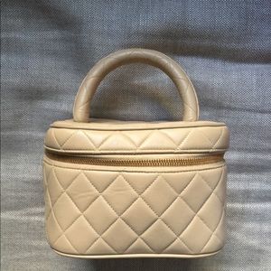 ❤️SOLD❤️ Vintage Beige Chanel Lamb Skin Vanity Bag